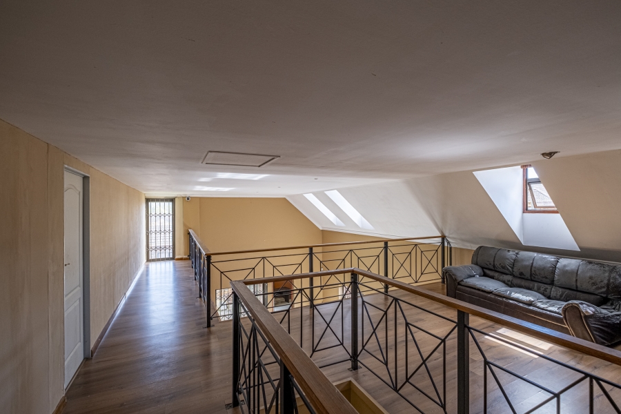 9 Bedroom Property for Sale in Summerstrand Eastern Cape